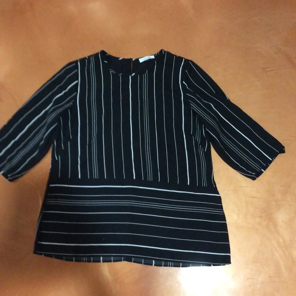 💜BOGO SALE💜 Calvin Klein top - Picture 2 of 3